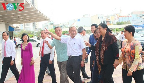 Vizeparlamentspräsidentin Tong Thi Phong besucht Provinz Dong Nai - ảnh 1